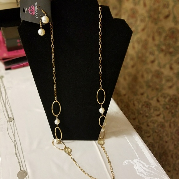 Paparazzi necklace and earring set - Picture 1 of 1